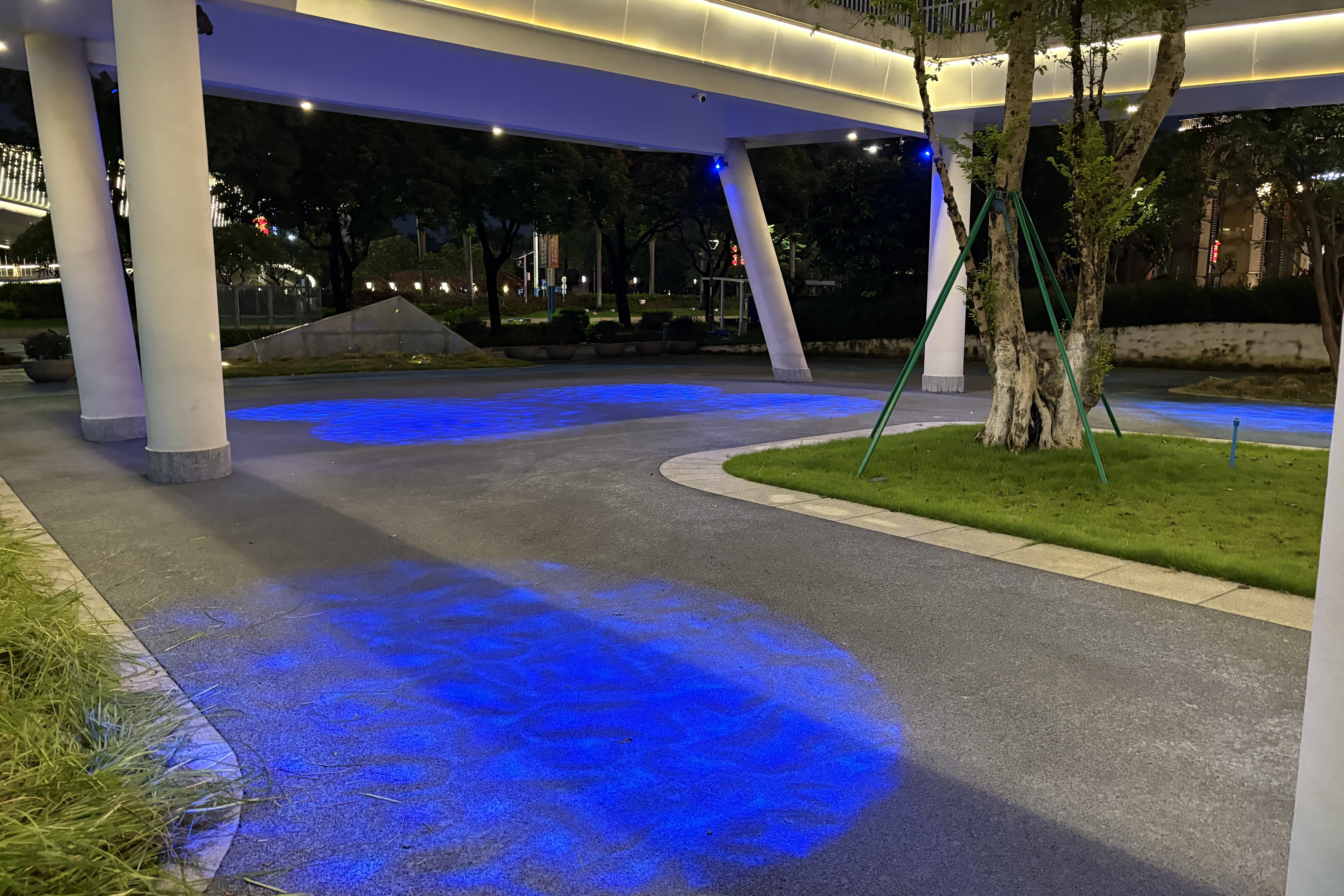 How To Use A Gobo Projector To Create An Immersive Water Ripple Illusion in A City Park?